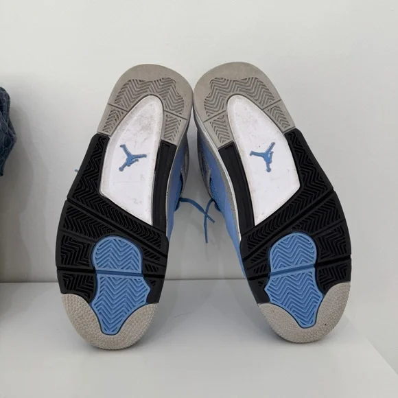Jordan 4 Retro University Blue CT8527-400 Sz 9 - Picture 4 of 7